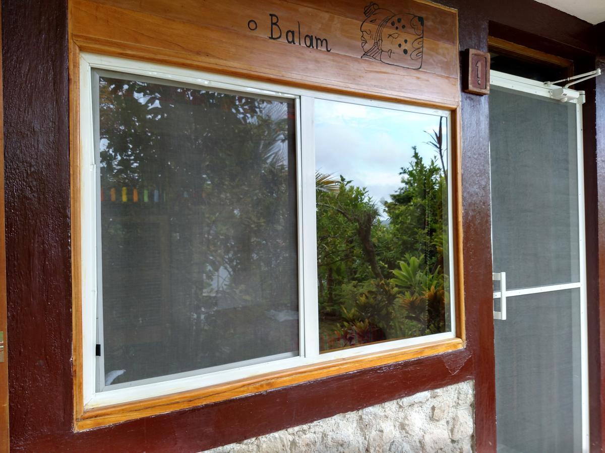Zapote Tree Inn 플로레스 외부 사진